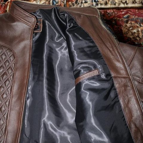 Kit Campera de Hombre Bravío en Cuero Legítimo con Forro Interior +REGALOS: Reloj, Cinturón y Billetera